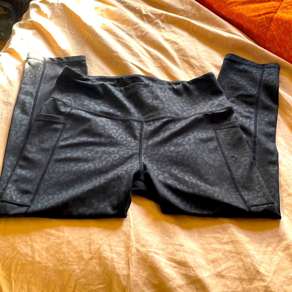 CVG subtle leopard workout capris -GUC medium
